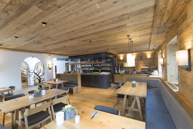 Für Kommunion & Konfirmationen - Landgasthof Zahn Innenaufnahme vom Speisesaal